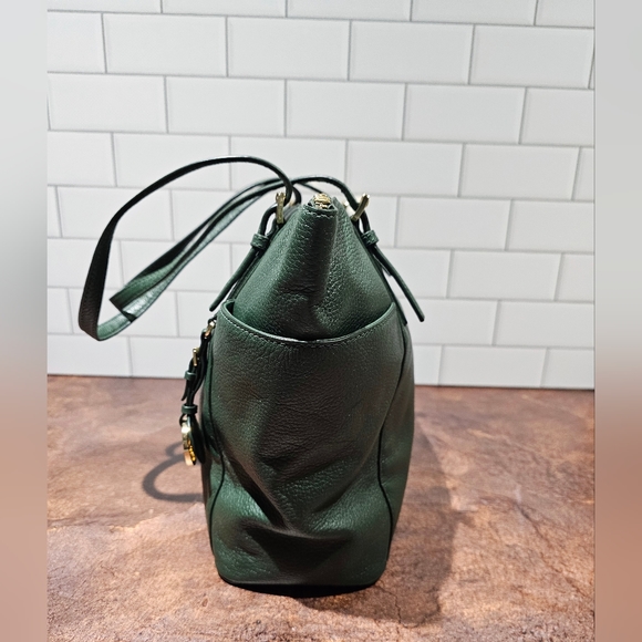 Michael Kors Jet Set East West LARGE Tote. NWT Moss - Picture 10 of 12